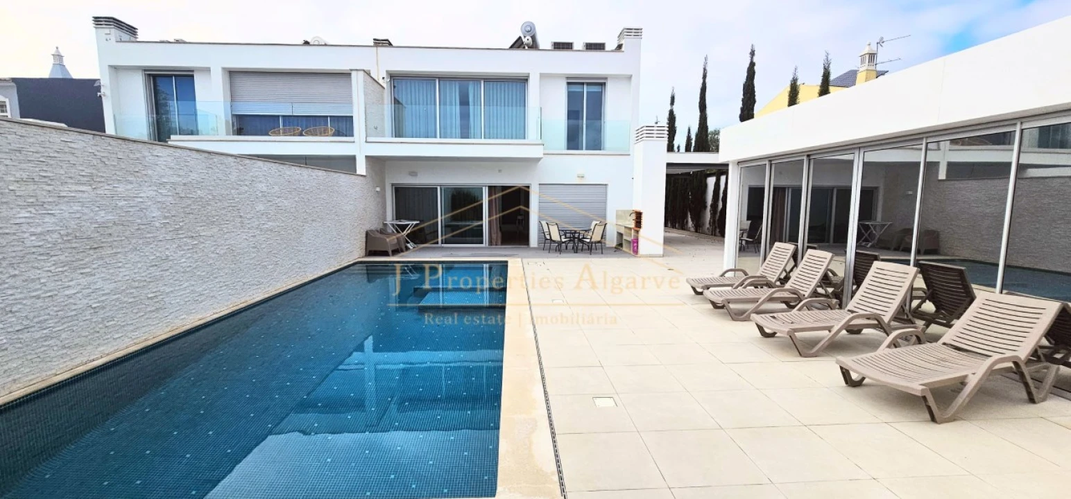 Moradia T5 para Venda em Montenegro Foto 11