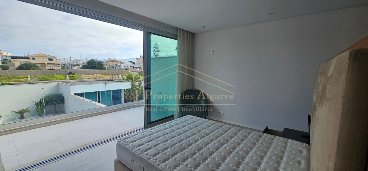 Moradia T5 para Venda em Montenegro Foto 14