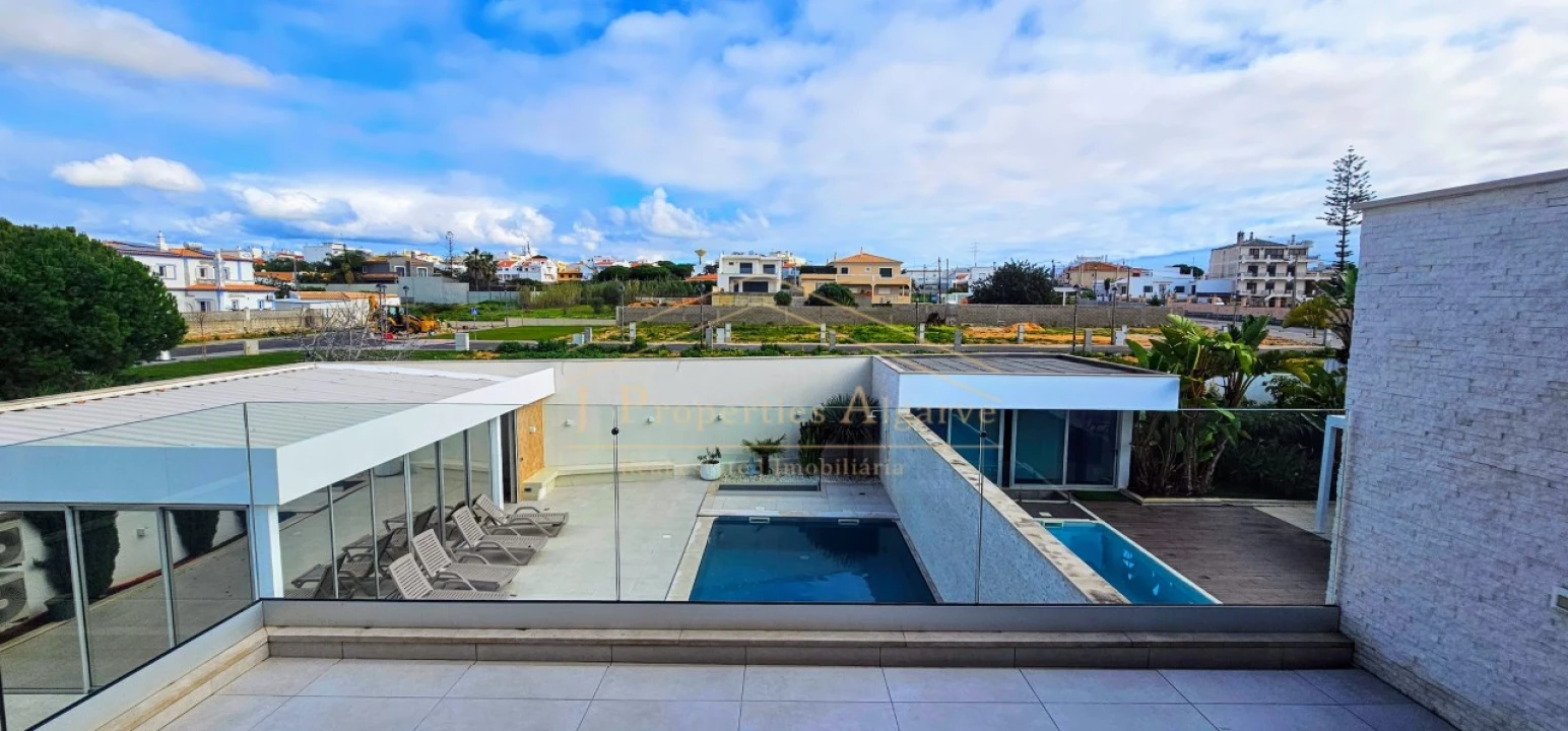 Moradia T5 para Venda em Montenegro Foto 15