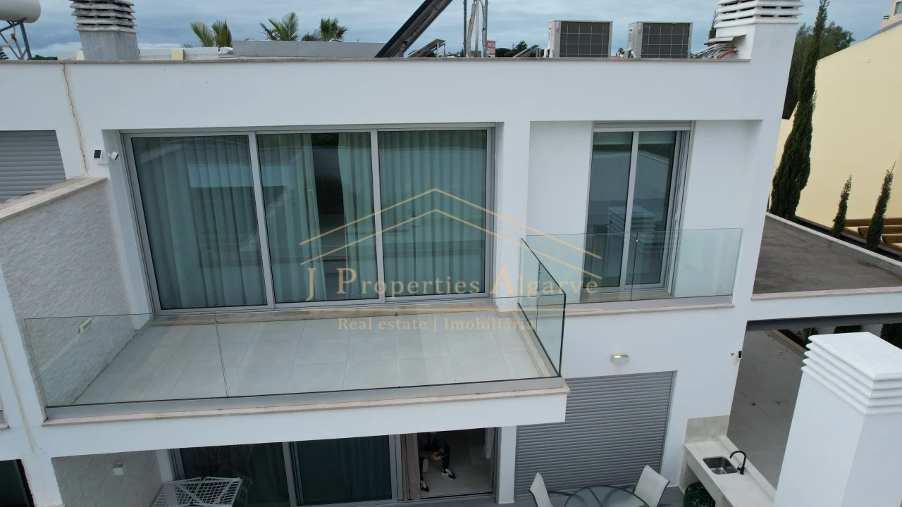 Moradia T5 para Venda em Montenegro Foto 16