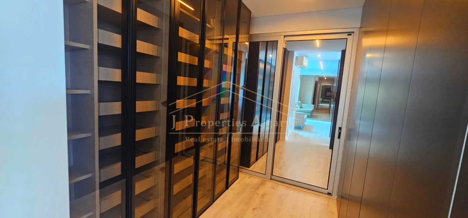 Moradia T5 para Venda em Montenegro Foto 19