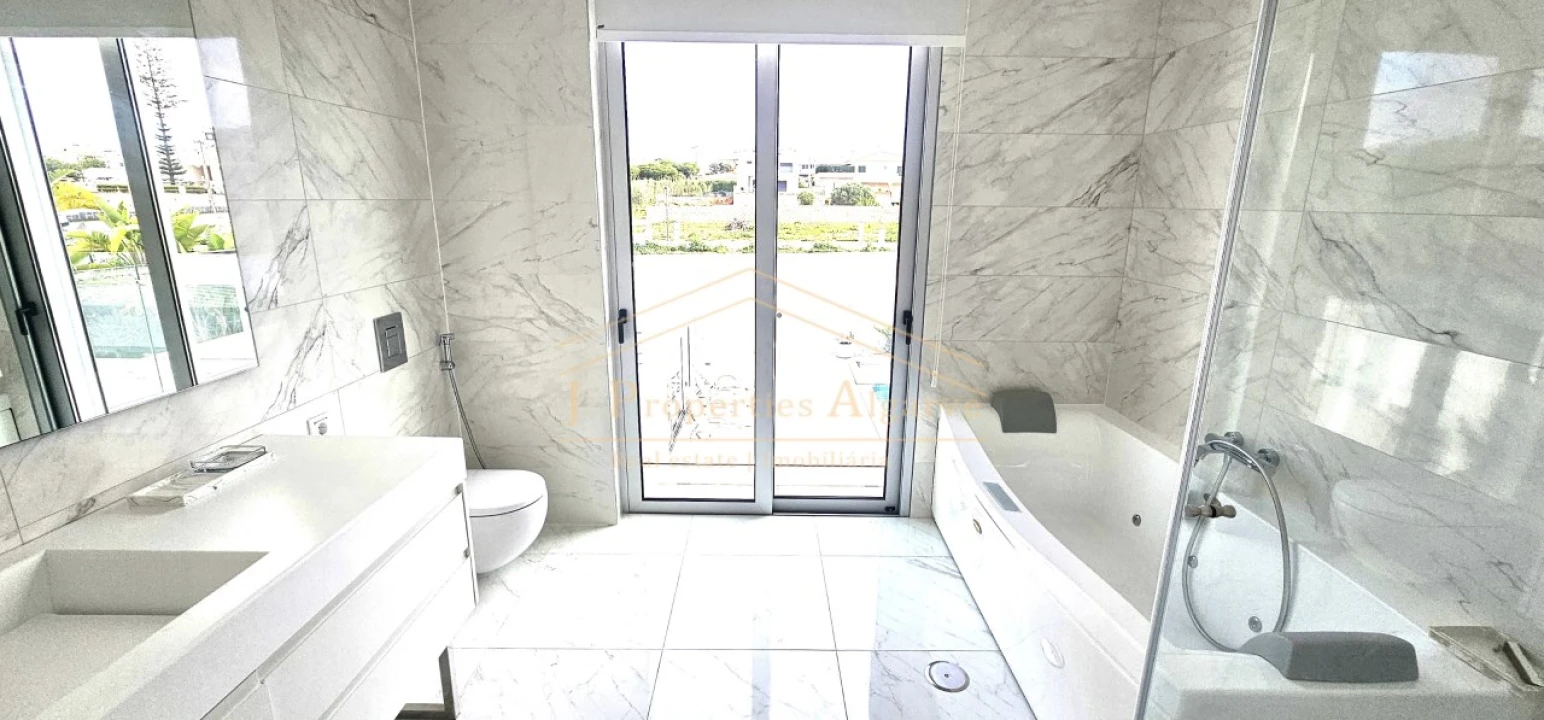 Moradia T5 para Venda em Montenegro Foto 22