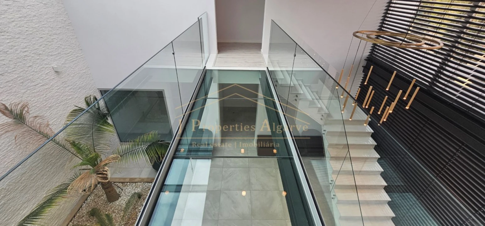 Moradia T5 para Venda em Montenegro Foto 24