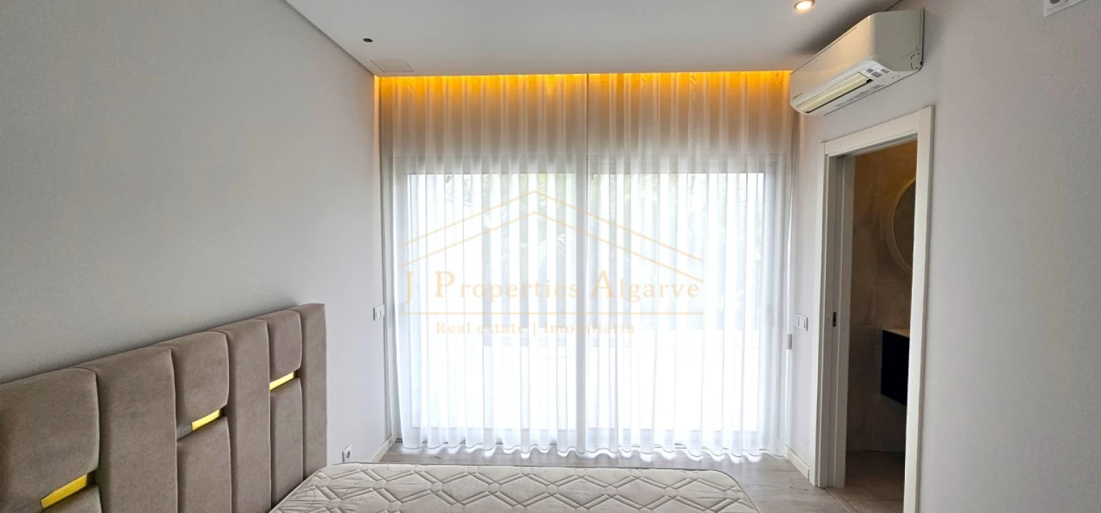 Moradia T5 para Venda em Montenegro Foto 26