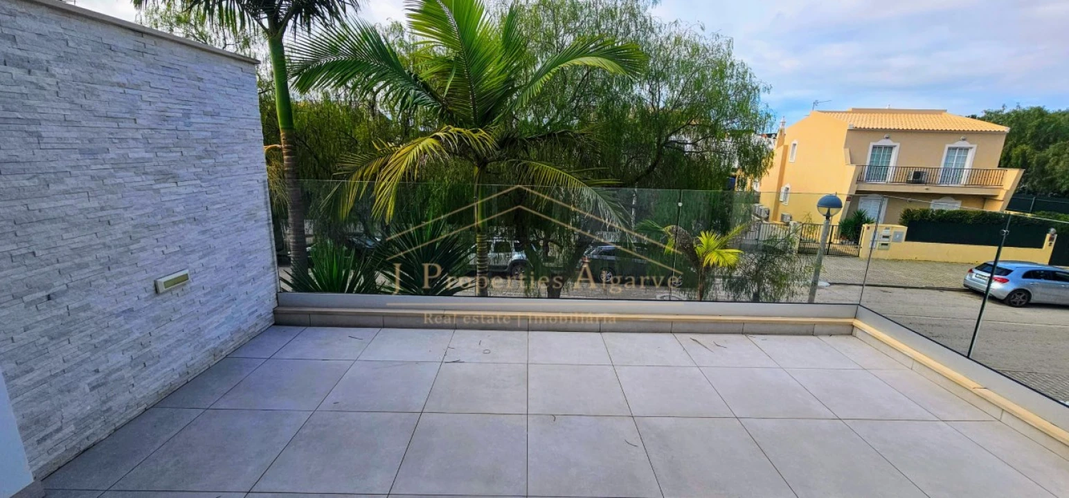 Moradia T5 para Venda em Montenegro Foto 28