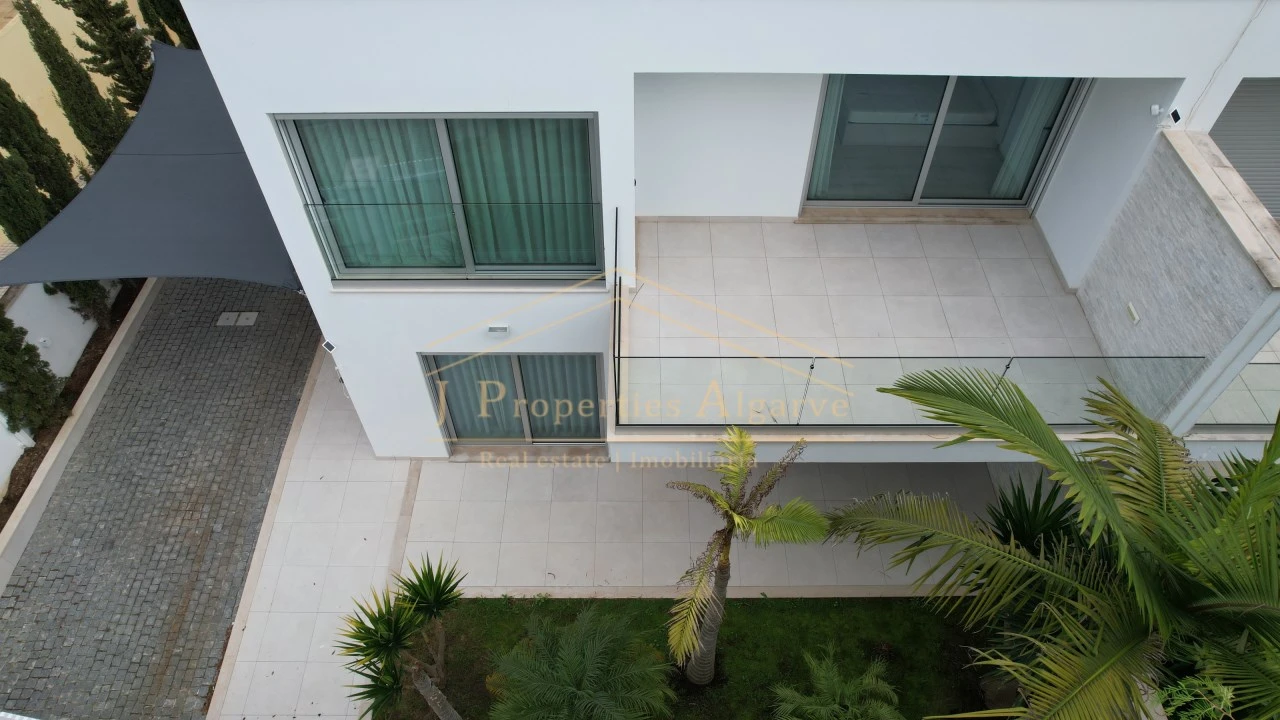 Moradia T5 para Venda em Montenegro Foto 29