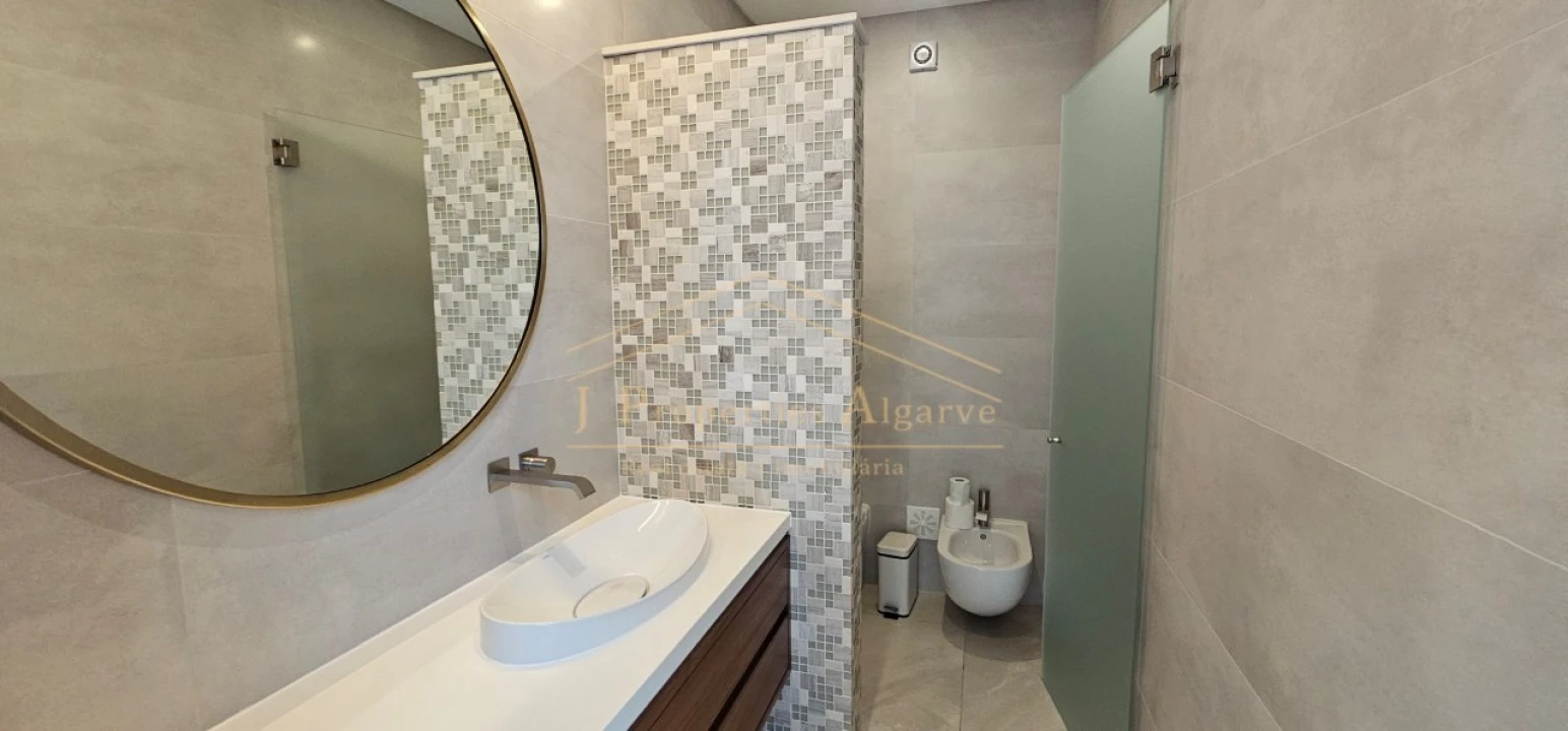 Moradia T5 para Venda em Montenegro Foto 38