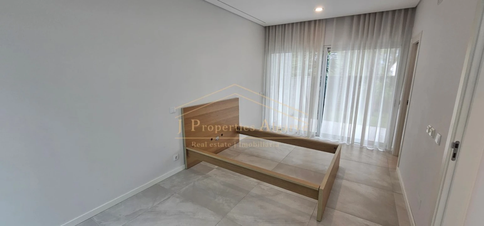 Moradia T5 para Venda em Montenegro Foto 41