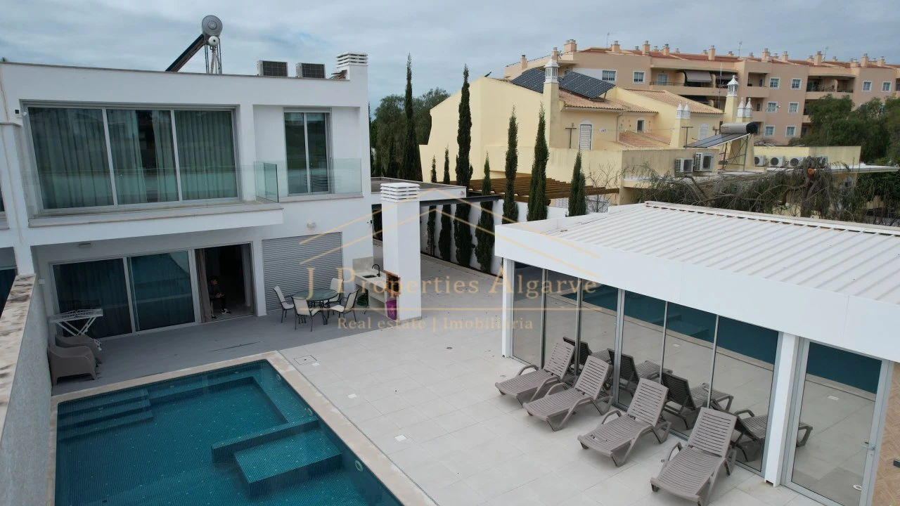 Moradia T5 para Venda em Montenegro Foto 47