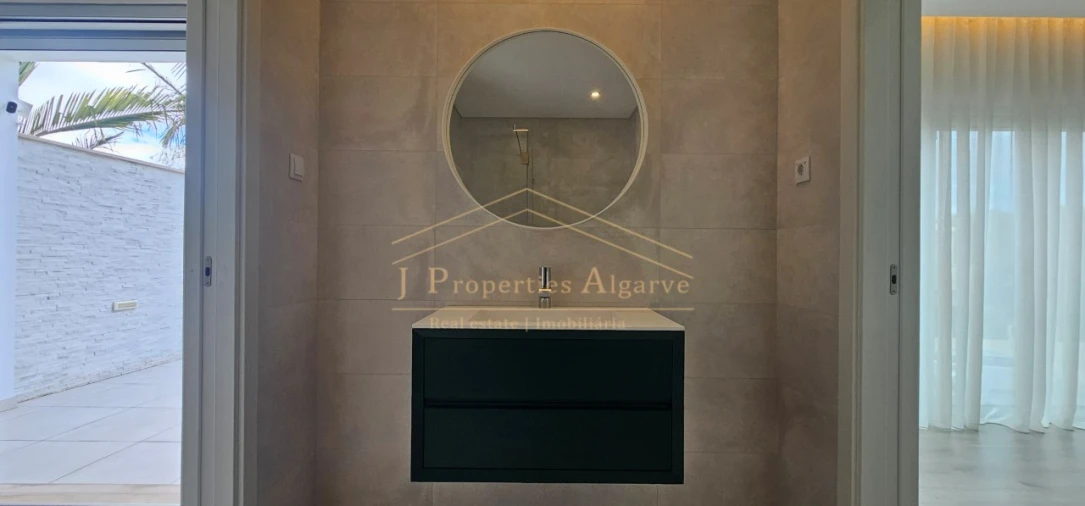 Moradia T5 para Venda em Montenegro Foto 32