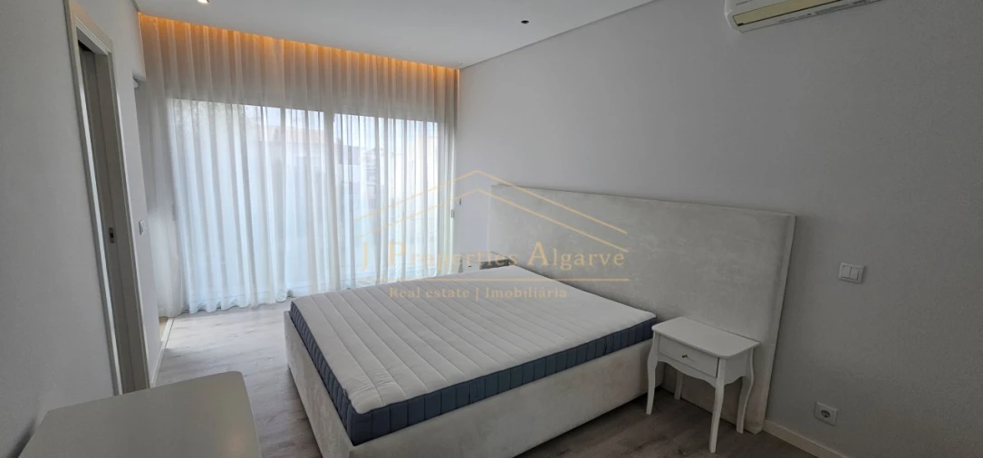 Moradia T5 para Venda em Montenegro Foto 35