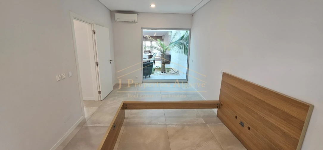 Moradia T5 para Venda em Montenegro Foto 39