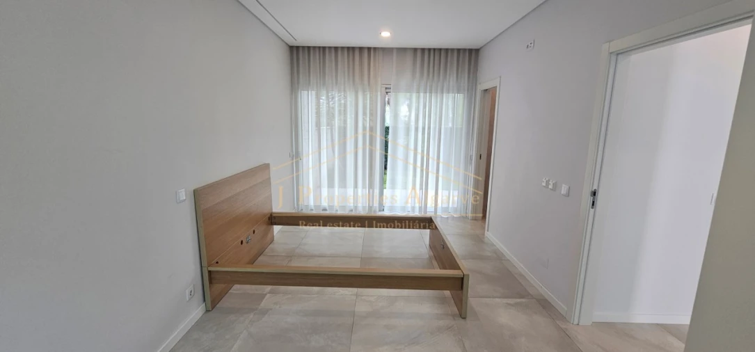 Moradia T5 para Venda em Montenegro Foto 40