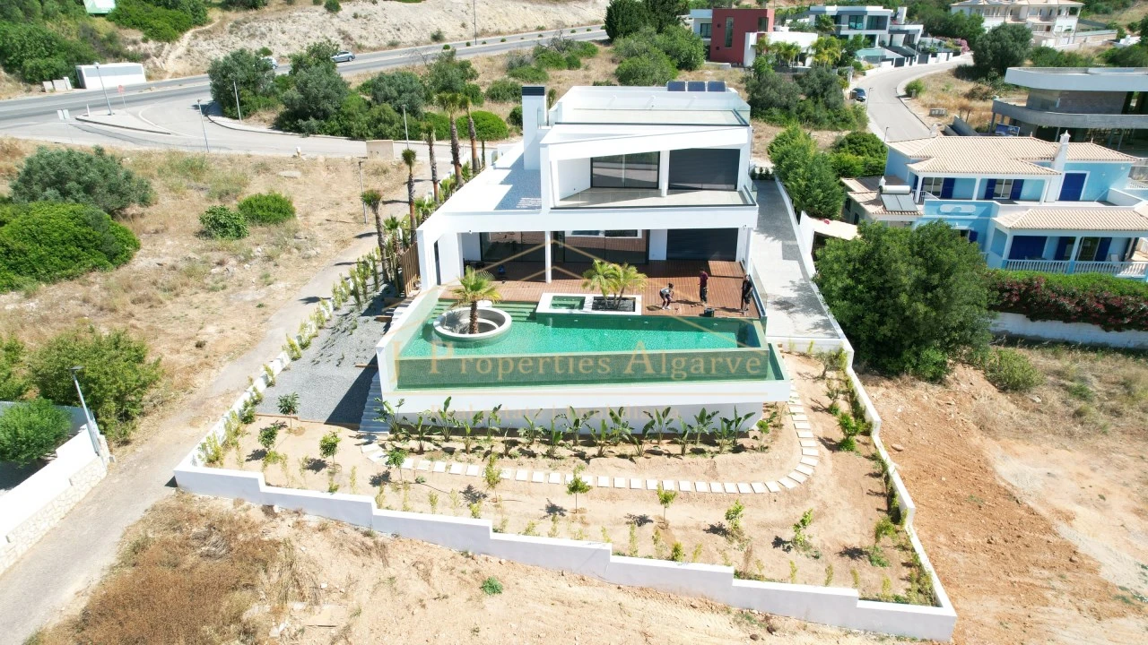 Moradia T5 para Venda em Albufeira e Olhos de Água Foto 1