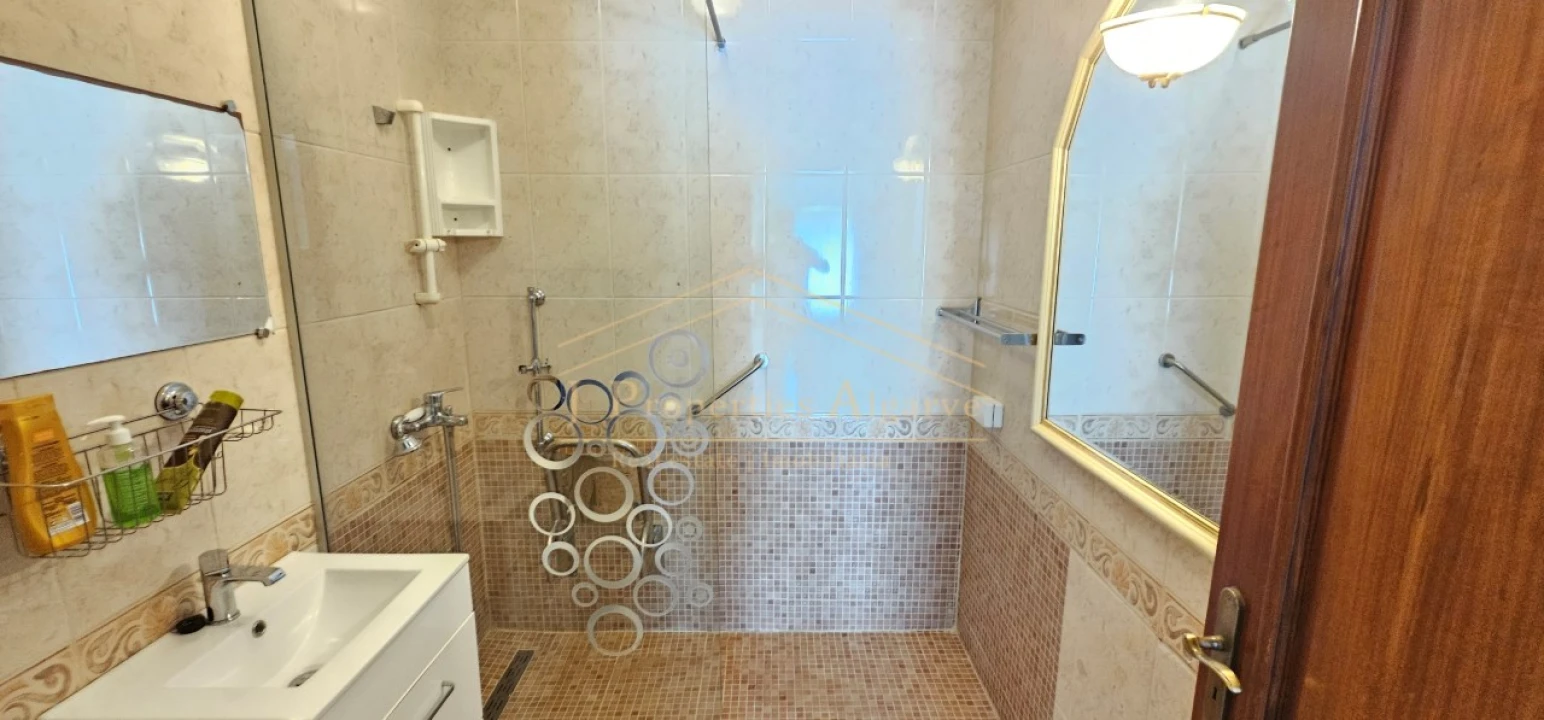 Moradia T4 para Venda em Loule (São Sebastião) Foto 18