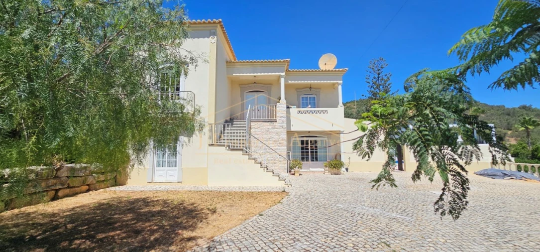 Moradia T4 para Venda em Loule (São Sebastião) Foto 37