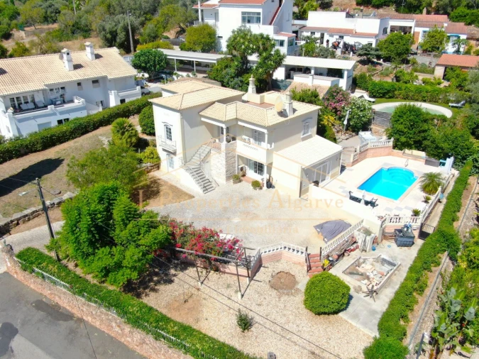 Moradia T4 para Venda em Loule (São Sebastião) Foto 3