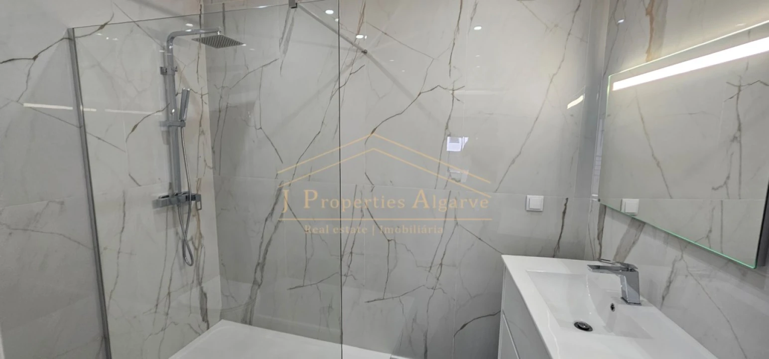 Apartamento T3 para Venda em Olhão Foto 10