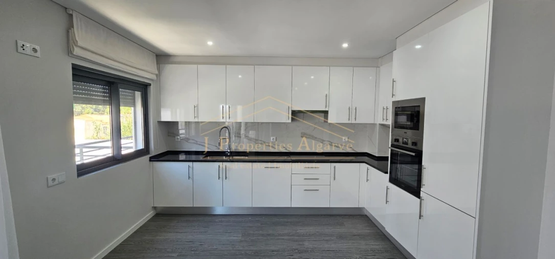 Apartamento T3 para Venda em Olhão Foto 12