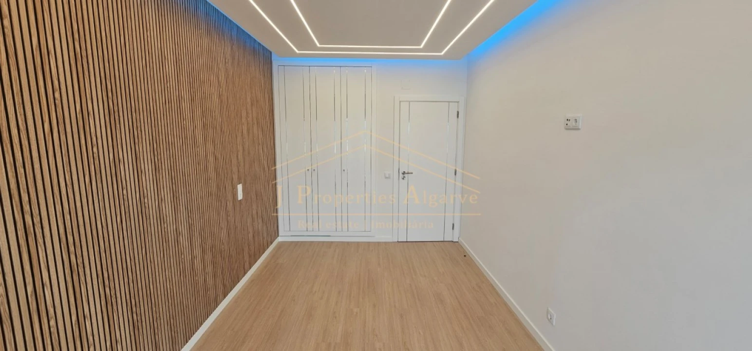 Apartamento T3 para Venda em Quarteira Foto 4