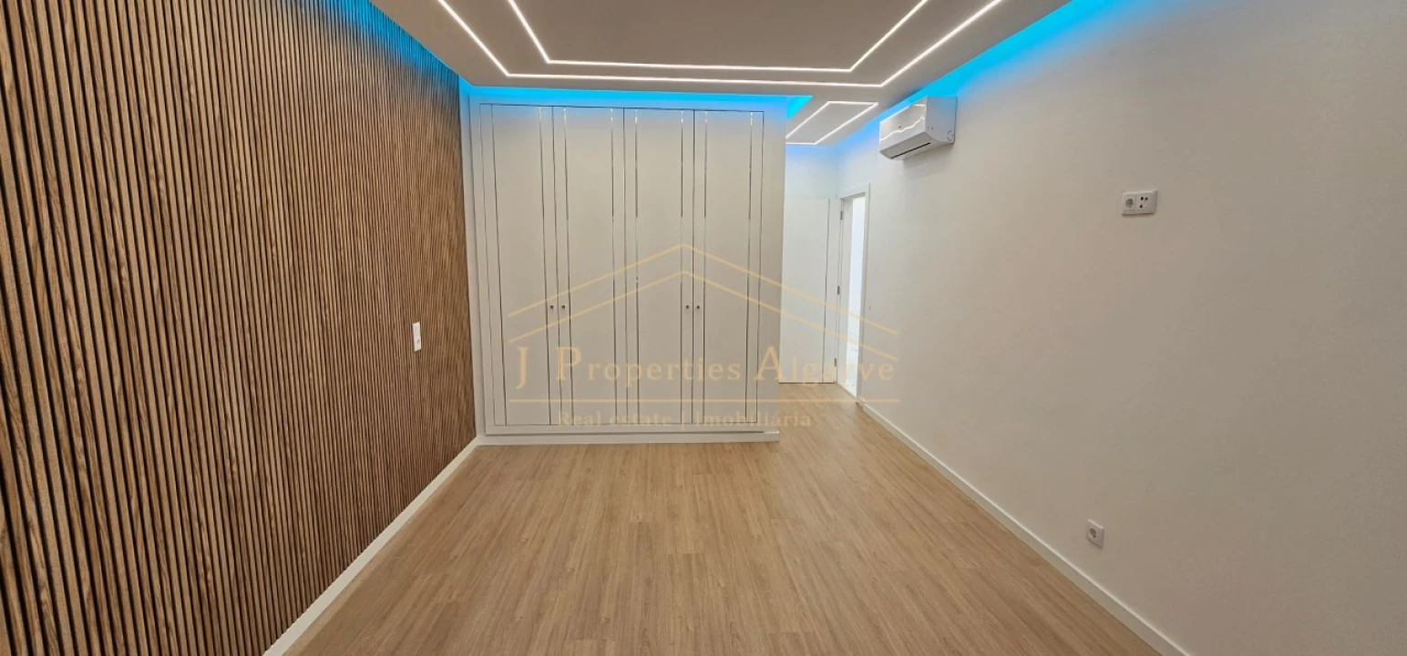 Apartamento T3 para Venda em Quarteira Foto 8