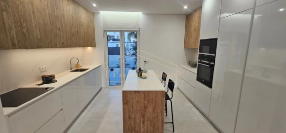 Moradia T4 para Venda em Quarteira