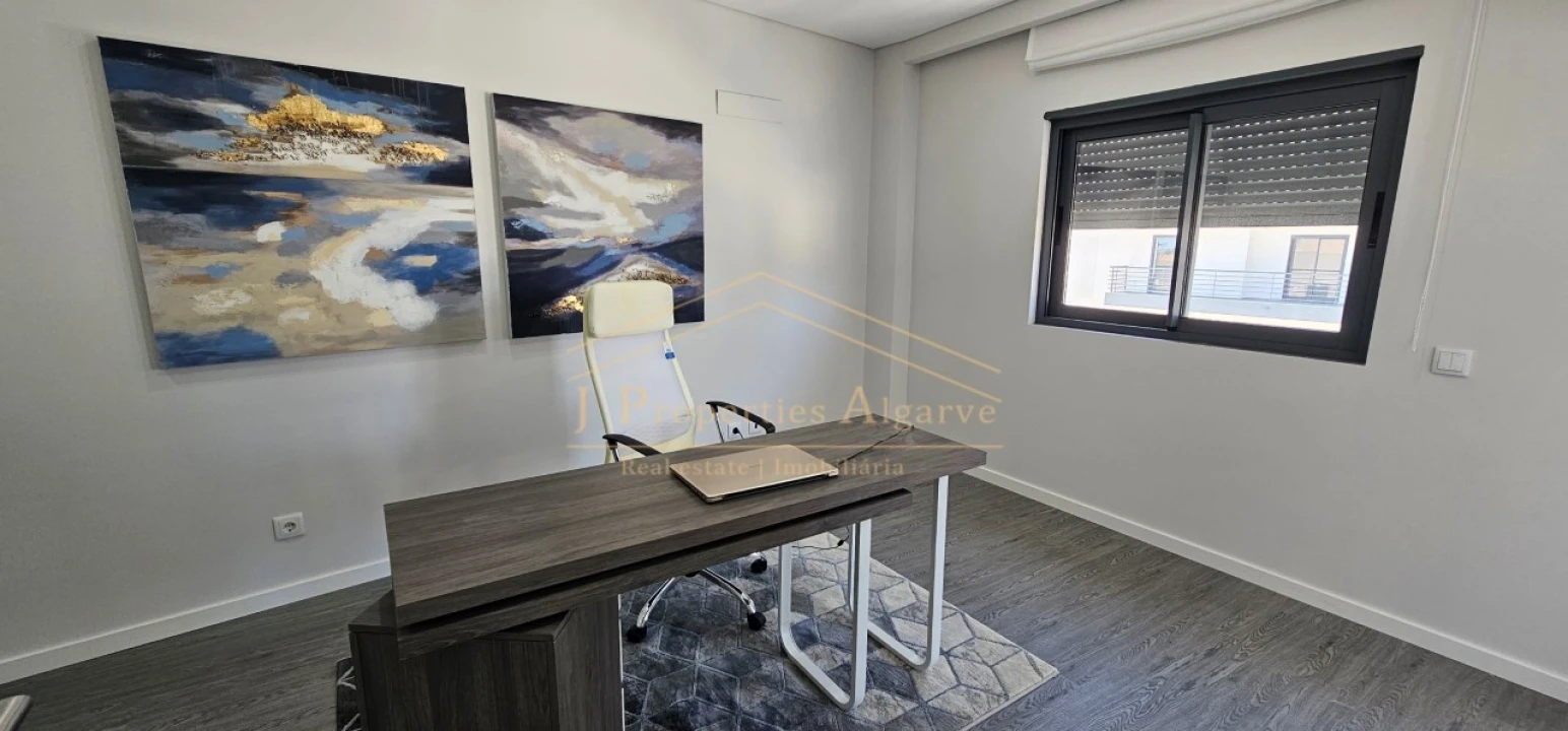 Apartamento T2 para Venda em Quelfes Foto 6