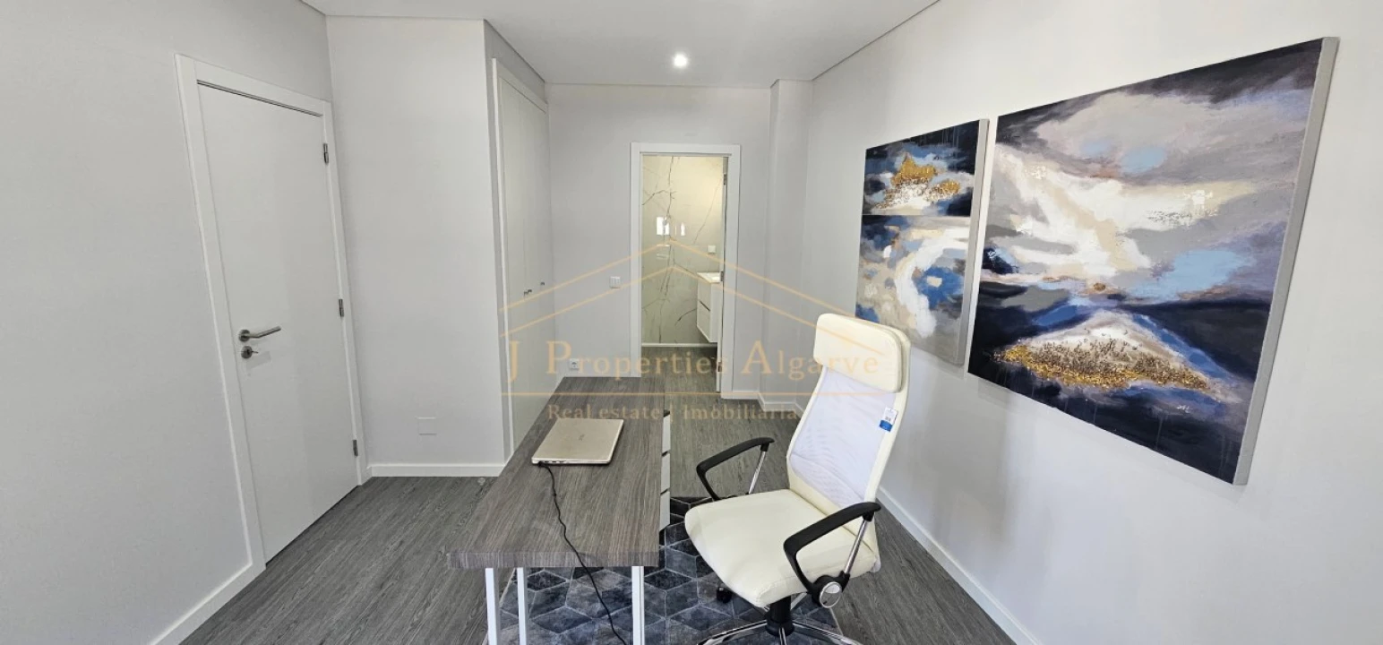 Apartamento T2 para Venda em Quelfes Foto 9