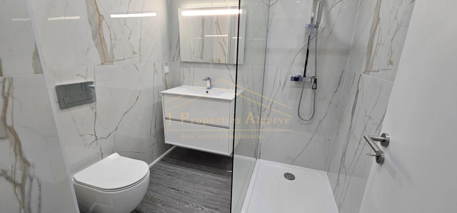 Apartamento T2 para Venda em Quelfes Foto 18