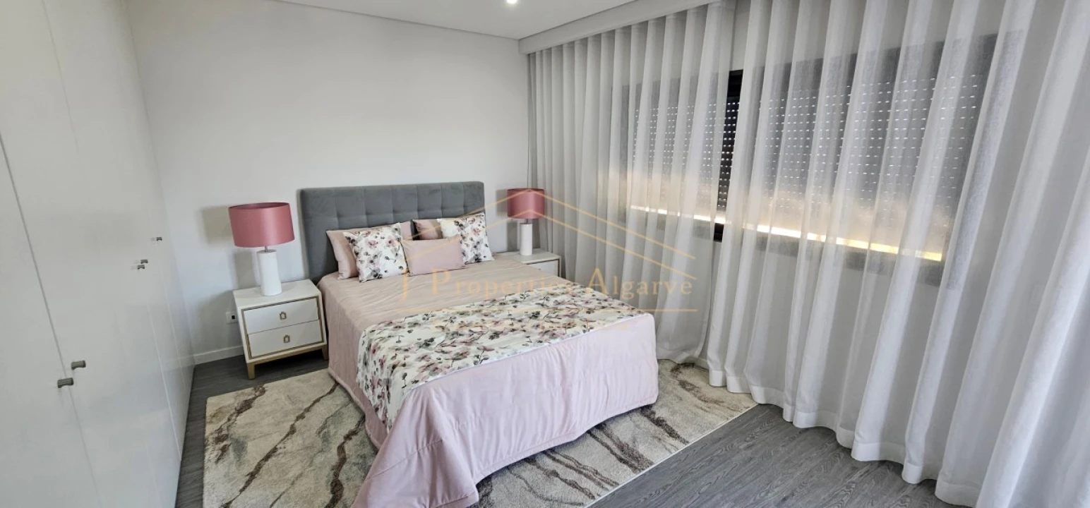 Apartamento T2 para Venda em Quelfes Foto 19