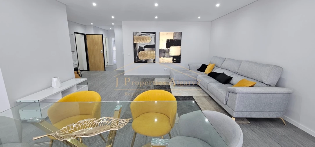 Apartamento T2 para Venda em Quelfes Foto 4