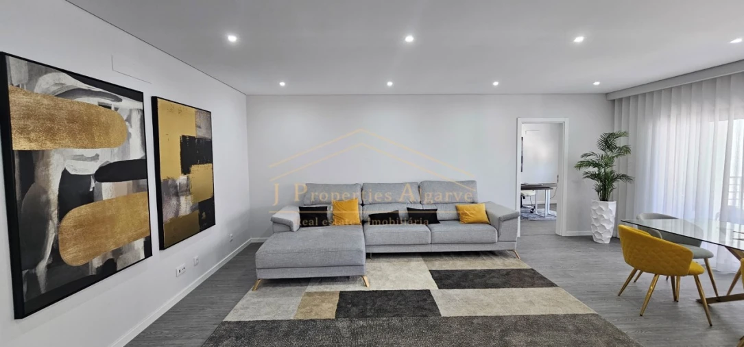 Apartamento T2 para Venda em Quelfes Foto 5