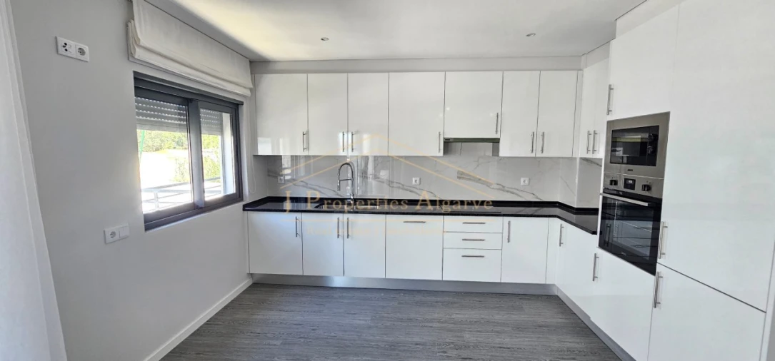 Apartamento T2 para Venda em Quelfes Foto 11