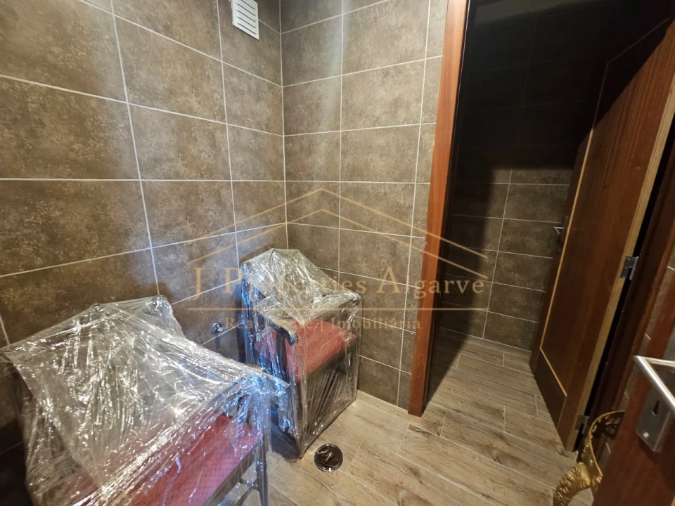 Armazém para Venda em Quarteira Foto 5