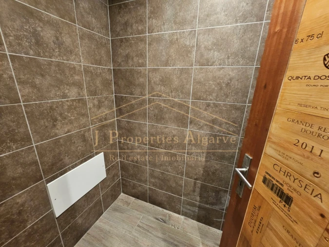 Armazém para Arrendamento em Quarteira Foto 11