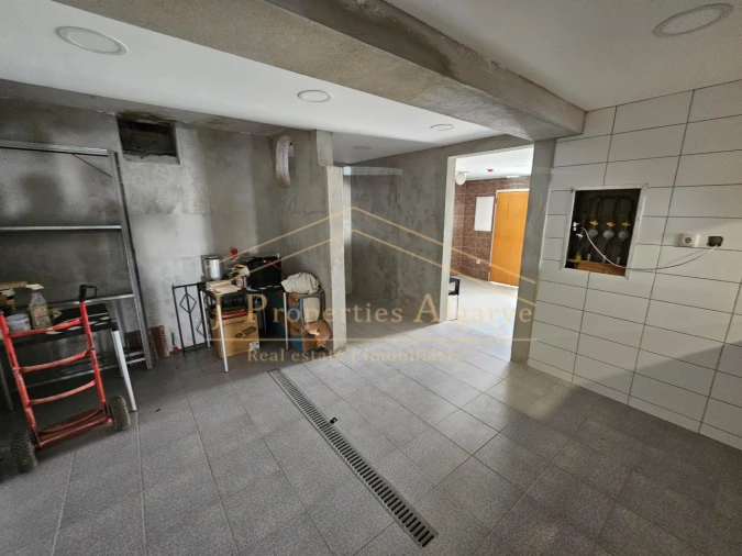 Armazém para Arrendamento em Quarteira Foto 16