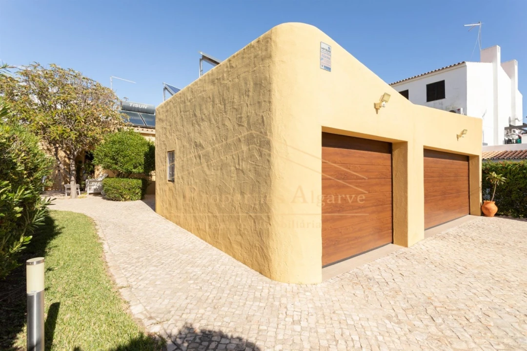 Moradia T3 para Venda em Quarteira Foto 2