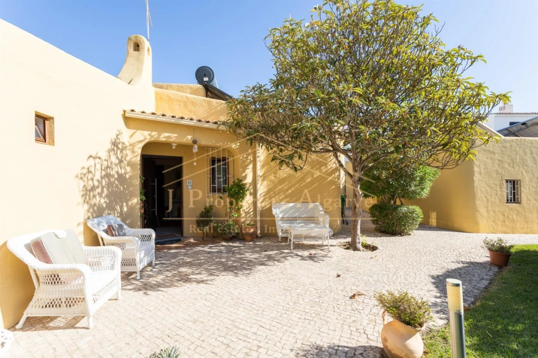 Moradia T3 para Venda em Quarteira Foto 4