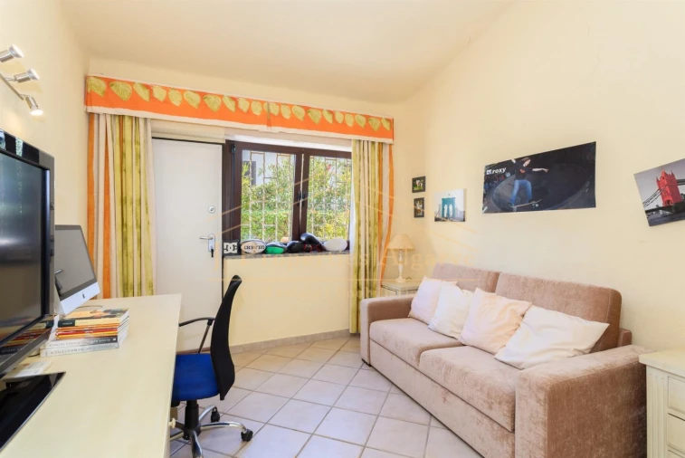 Moradia T3 para Venda em Quarteira Foto 11