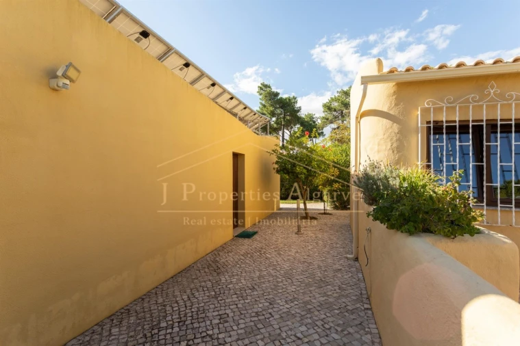 Moradia T3 para Venda em Quarteira Foto 16