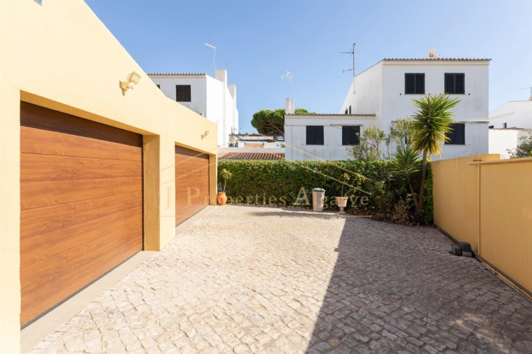 Moradia T3 para Venda em Quarteira Foto 18