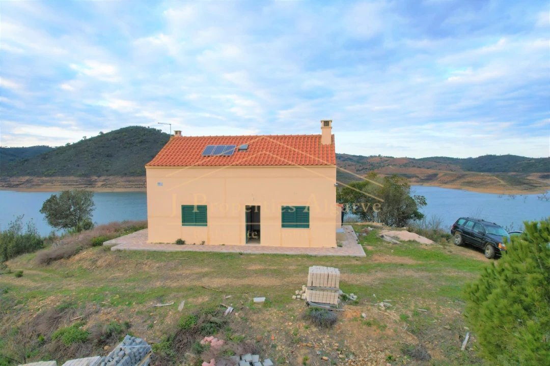 Moradia T3 para Venda em Santana da Serra Foto 4