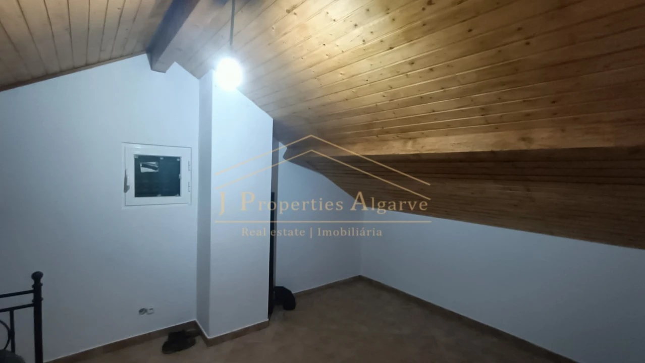 Moradia T3 para Venda em Santana da Serra Foto 12