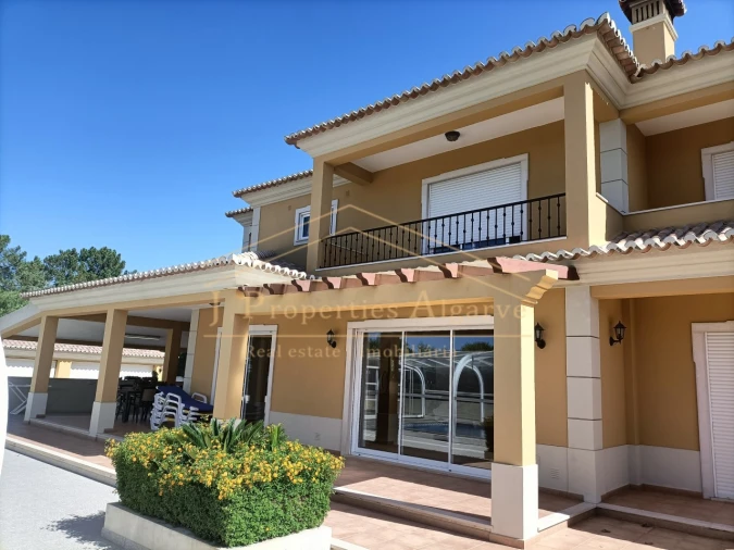 Moradia T5 para Venda em Quarteira Foto 5