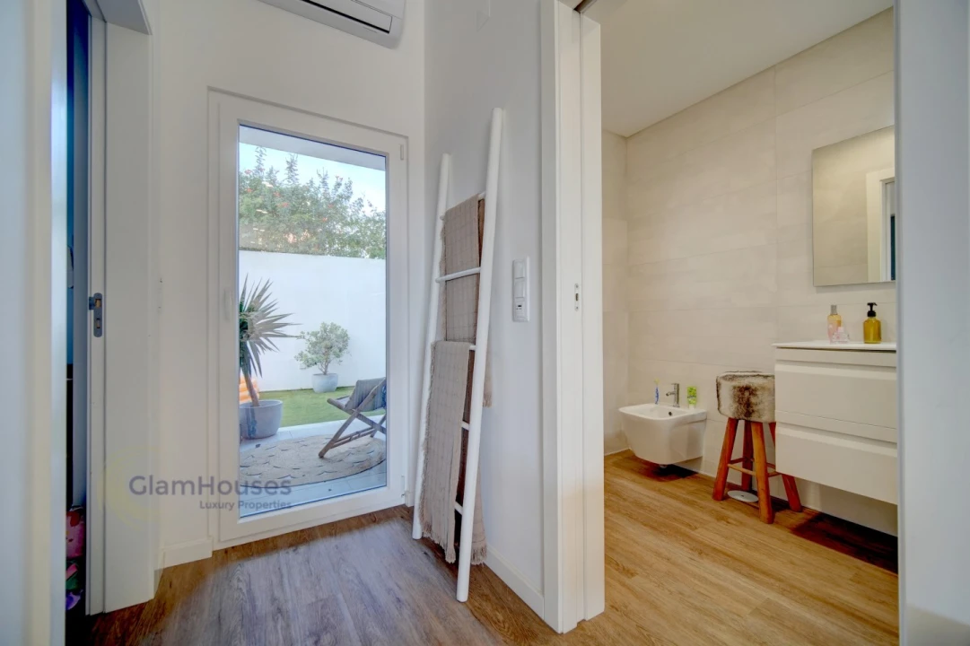 Moradia T4 para Arrendamento em Encarnação Foto 10