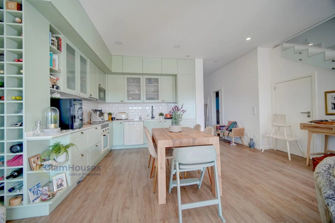 Moradia T4 para Arrendamento em Encarnação Foto 15