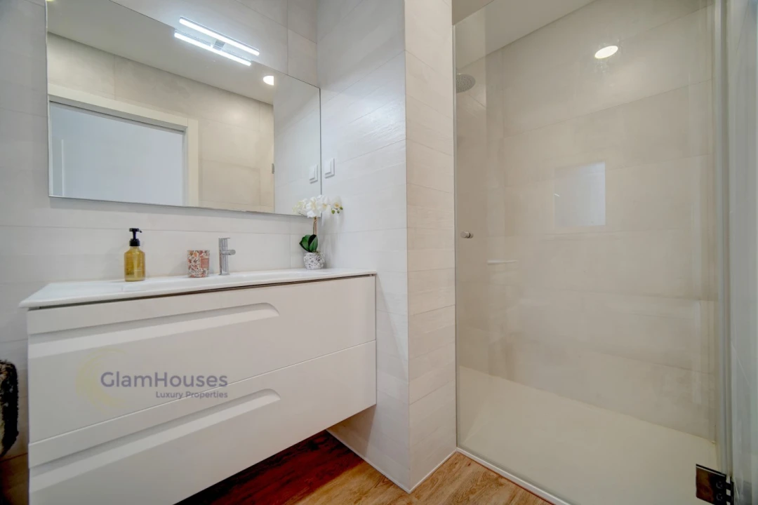 Moradia T4 para Arrendamento em Encarnação Foto 18