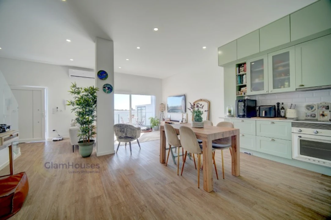 Moradia T4 para Arrendamento em Encarnação Foto 5