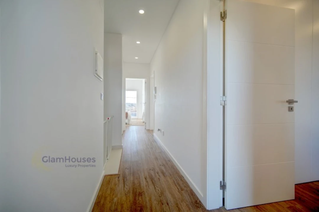 Moradia T4 para Arrendamento em Encarnação Foto 17