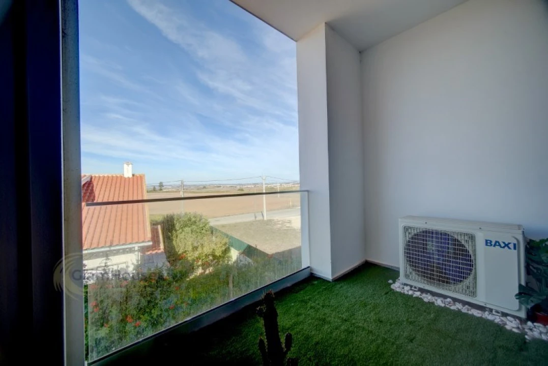 Moradia T4 para Arrendamento em Encarnação Foto 45